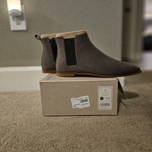 BNIB Rothy's Brown Sugar Chelsea Boots, Size 11.5